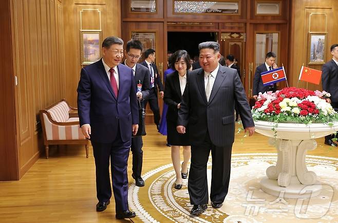 (평양 노동신문=뉴스1) = 김정은 북한 노동당 총비서와 시진핑 중국 국가주석. [국내에서만 사용가능. 재배포 금지. DB 금지. For Use Only in the Republic of Korea. Redistribution Prohibited] rodongphoto@news1.kr