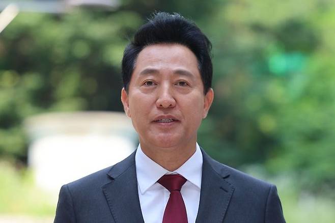 오세훈 서울시장이 10일 서울 서초구 서울중앙지법에서 열린 '명태균 여론조사 의혹' 사건 1심 속행 공판에 출석하며 발언하고 있다.ⓒ뉴시스