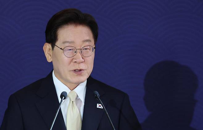 이재명 대통령이 9일 벨기에 브뤼셀 한 호텔에서 열린 동포 만찬간담회에서 발언하고 있다. 뉴스1