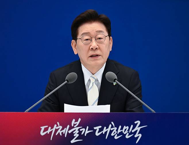 이재명 대통령이 지난 8일 청와대에서 열린 취임 1주년 기자회견에서 발언하고 있다. 청와대사진기자단