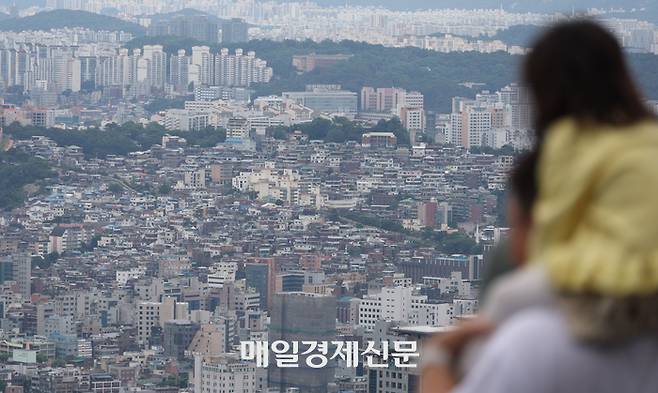 7일 남산 공원에서 내려다본 서울 도심지역. [이승환 기자]