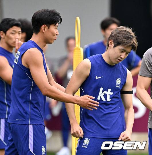 [OSEN=사포판(멕시코), 이대선 기자] 2026 북중미 월드컵에 참가하는 한국 축구국가대표팀이 9일(한국시각) 멕시코 과달라하라 인근 사포판의 치바스 베르데 바예에서 훈련을 진행했다.한국은 과달라하라에서 체코와 멕시코를 차례로 상대한 뒤 조별리그 마지막 경기를 치른다.손흥민, 이강인이 훈련을 하고 있다. 2026.06.09 /sunday@osen.co.kr