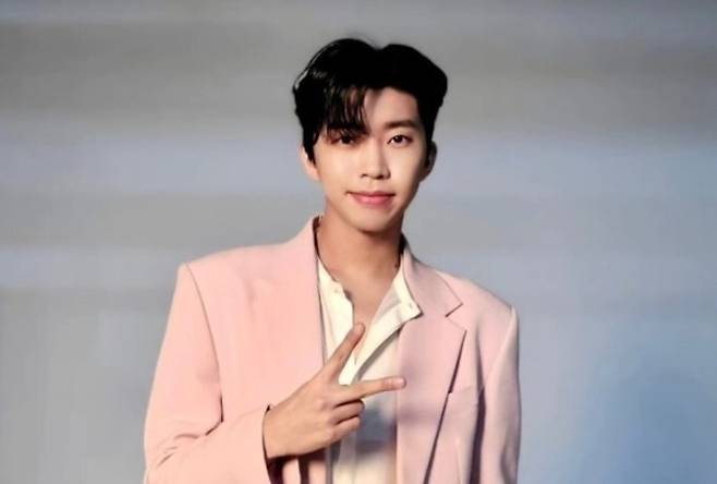 임영웅의 데뷔 10주년과 그의 생일을 맞아 팬들이 지역사회를 돕기 위한 기부에 나섰다. 임영웅 인스타그램 캡처