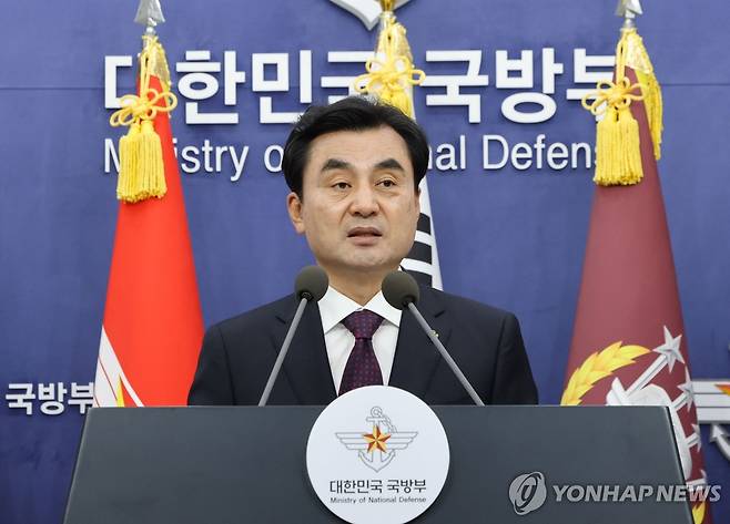 방첩사 해체 발표하는 국방부 장관 (서울=연합뉴스) 이진욱 기자 = 안규백 국방부 장관이 10일 서울 용산구 국방부 브리핑룸에서 방첩사 해체 및 기능개편 발표를 하고 있다. 2026.6.10 cityboy@yna.co.kr