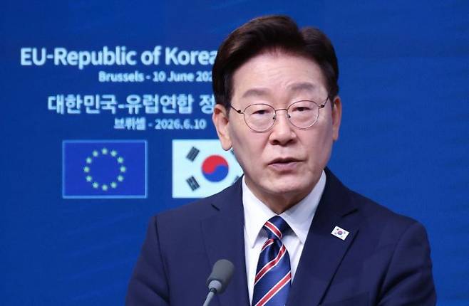 이재명 대통령이 10일(현지시간) 벨기에 브뤼셀 EU이사회 본부에서 열린 안토니우 코스타 EU 정상회의 상임의장, 우르즐라 폰데어라이엔 EU 집행위원장과의 공동언론발표에서 발언하고 있다. 2026.6.11 연합뉴스