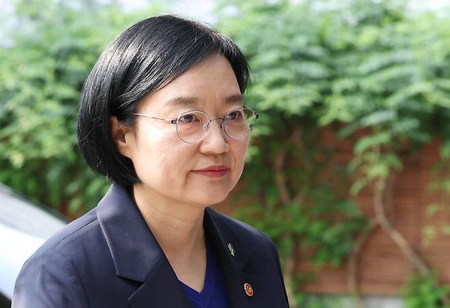 한성숙 국무총리 후보자가 10일 오전 서울 종로구 금융감독원 연수원에 마련된 인사청문회 준비사무실로 출근하고 있다. 뉴시스