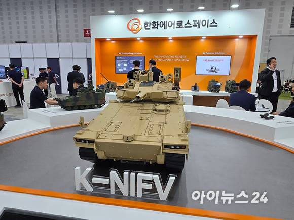 '2026 대한민국 국방산업발전대전(InLEX KOREA)'의 한화에어로스페이스 부스. [사진=최란 기자]