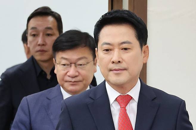 장동혁 국민의힘 대표와 정점식 원내대표가 11일 서울 여의도 국회에서 열린 최고위원회의에 참석하고 있다. /사진=뉴스1