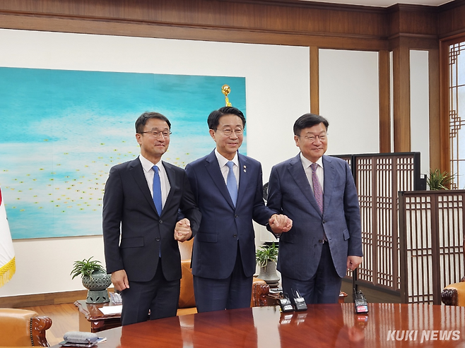 조정식 국회의장 주도로 11일 국회의장실에서 여야 원내대표 회동이 열리고 있다. 이은서 기자