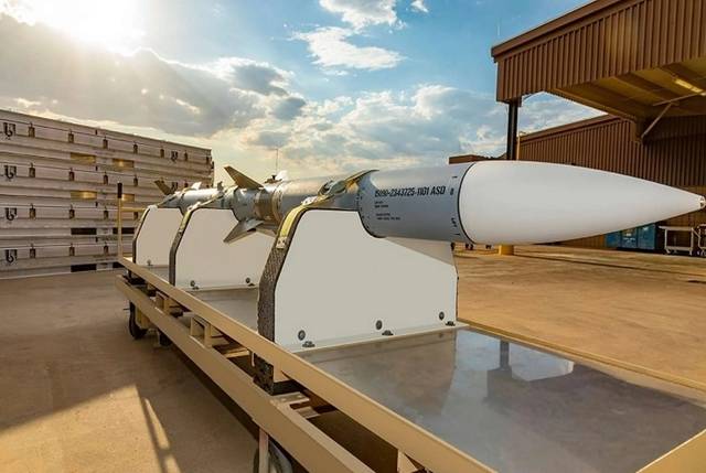 미국이 한국 판매를 승인한 AIM-120C-8 중거리 공대공 미사일 암람(AMRAAM). 사진 출처=RTX