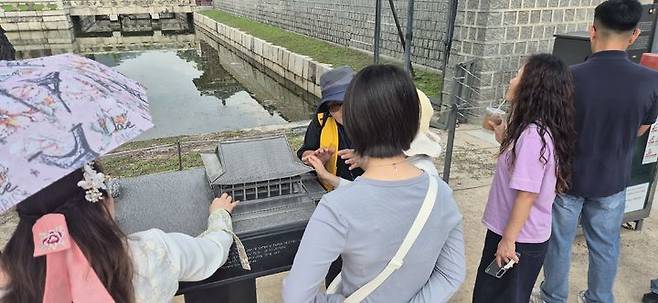 [서울=뉴시스] 지난해 10월 1일 경복궁에서 진행된 궁능 현장영상해설 모습 (사진=국가유산청 제공) 2026.06.11. photo@newsis.com *재판매 및 DB 금지