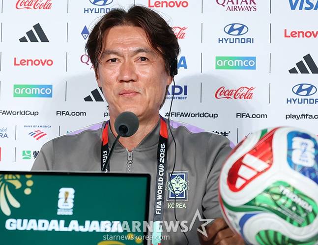 한국 대표팀이 2026 북중미월드컵 A조 예선 한국-체코전을 하루 앞둔 10일 멕시코 과달라하라 에스타디오 아크론에서 기자회견을 열었다.  홍명보 감독이 출사표를 밝히고 있다. /사진=김진경 kim.jinkyung@