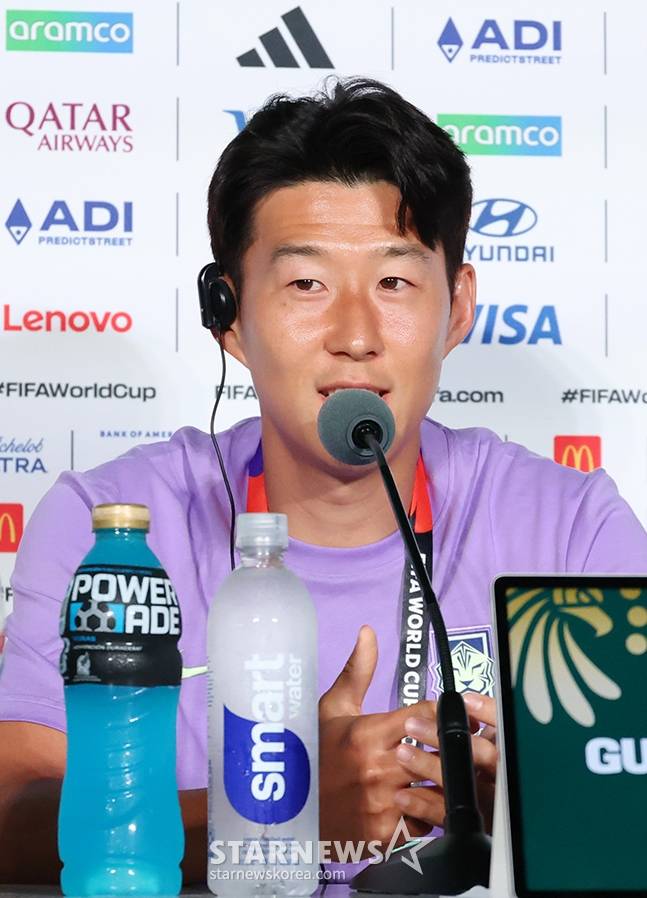 한국 대표팀이 2026 북중미월드컵 A조 예선 한국-체코전을 하루 앞둔 10일 멕시코 과달라하라 에스타디오 아크론에서 기자회견을 열었다. 손흥민이 출사표를 밝히고 있다. /사진=김진경 대기자