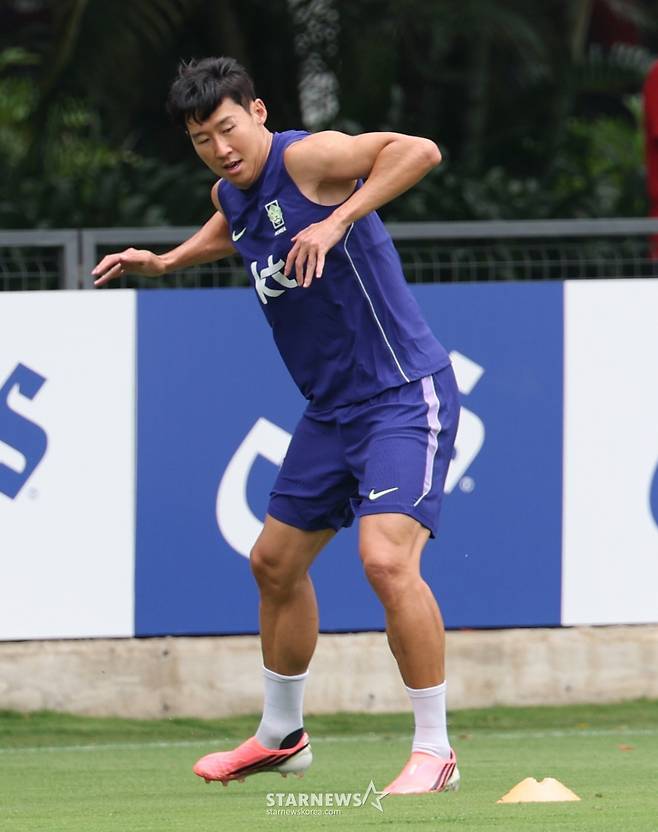 대한민국 축구 국가대표팀이 2026 북중미월드컵을 앞두고 7일 멕시코 과달라하라 치바스 베르데바예에서 훈련을 진행했다.  손흥민을 비롯한 선수들이 훈련을 하고 있다. /사진=김진경 kim.jinkyung@