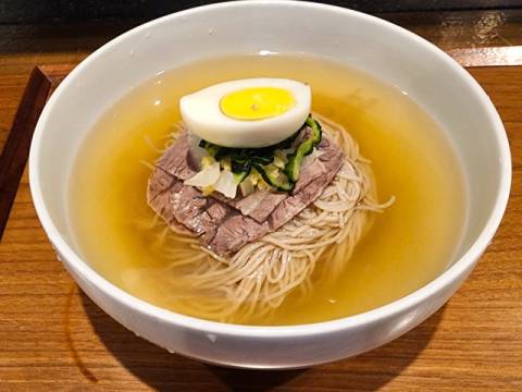 거대곰탕의 평양냉면.