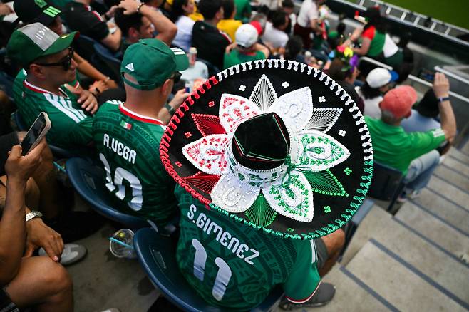 Fans of Mexico attend a watch party before the start of the opening match of the 2026 World Cup football tournament at the "Queens Group Stage HQ" at USTA Billie Jean King National Tennis Center in New York on June 11, 2026. (Photo by ANGELA WEISS / AFP)







<저작권자(c) 연합뉴스, 무단 전재-재배포, AI 학습 및 활용 금지>