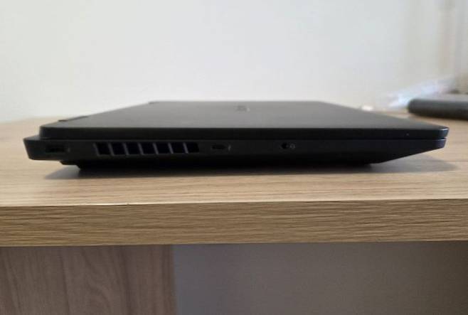 HP를 대표하는 노트북 PC 'HP OMEN 16'(오멘16)은 넓은 화면에도 불구하고 23mm의 두께 덕분에 두껍다는 느낌을 주지 않았다. 공병선 기자