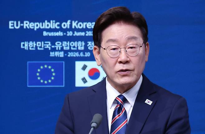 이재명 대통령이 10일(현지시간) 벨기에 브뤼셀 유럽연합(EU) 이사회에서 공동언론발표를 하고 있다. /뉴스1
