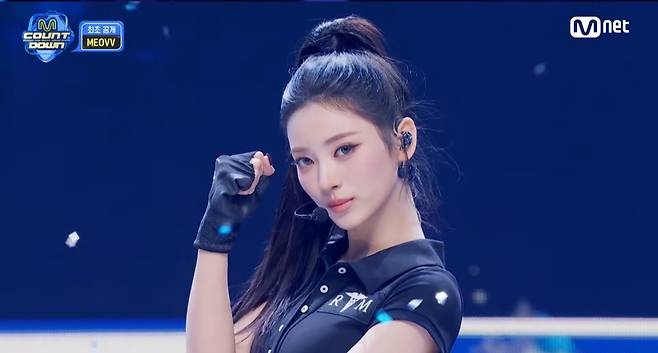 우주 제일 미녀 복서 떴다..미야오, 강렬 'Hit 'Em' 첫 선 [엠카운트다운]