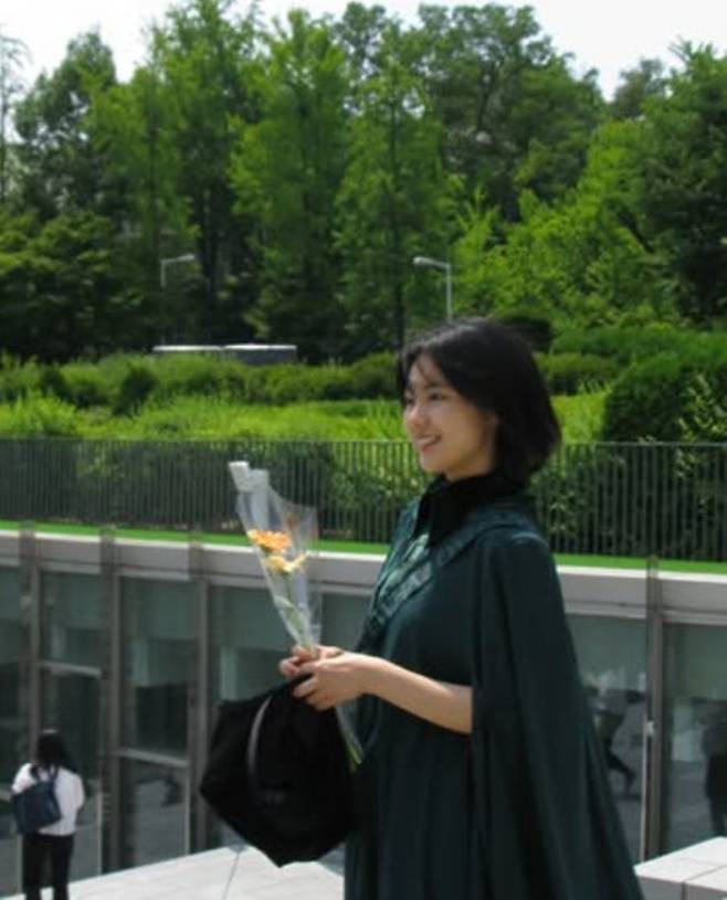 Actress Lee Seo-yeon, who played the role of Seo Yi-rang, the daughter of Uhm Jung-hwa, in the drama Dr. Cha Jeong-suk!, shared snapshots taken ahead of her university graduation on her social media. Wearing a graduation gown and holding flowers, Lee Seo-yeon wore a bright smile, exuding an atmosphere reminiscent of a youth film.On the 11th, Lee Seo-yeon revealed that she had taken commemorative photos in advance, with only one semester remaining until graduation. Through social media, she shared the news that only one semester left, expressing her anticipation for graduation.Lee Seo-yeon, who debuted in the 2016 film Our Lives, made a name for herself with the public through the 2023 drama Dr. Cha Jeong-suk!. With her future endeavors highly anticipated, Lee Seo-yeon communicated with fans by sharing her mature current status through these photos.