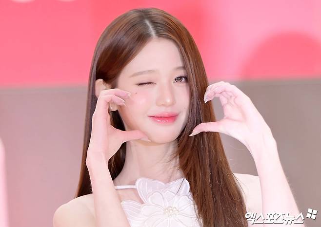 장원영.