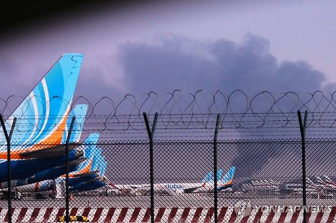 이란의 공격을 받은 두바이국제공항(3월16일) [AP=연합뉴스 자료사진 재판매 및 DB 금지]