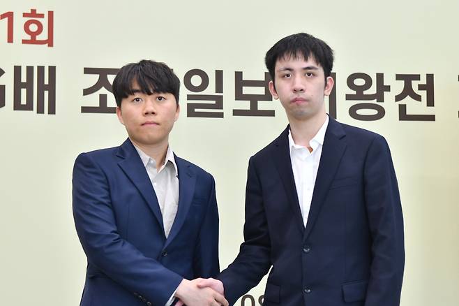 31회 LG배 결승에서 맞붙는 신민준(왼쪽) 9단과 왕싱하오 9단. [한국기원 제공. 재판매 및 DB 금지]