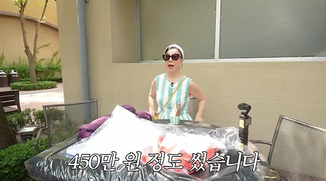 최화정이 아울렛 쇼핑에서 플렉스했다. / 사진='안녕하세요 최화정이에요' 유튜브 영상 캡처