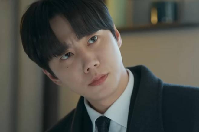 출처:JTBC '신입사원 강회장'
