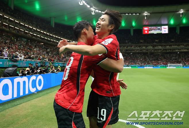 12일(한국시각) 멕시코 과달라하라 사포판의 에스타디오 과달라하라에서 열린 2026 북중미월드컵 대한민국과 체코의 경기. 결승골을 넣은 오현규가 이강인과 함께 환호하고 있다. 사포판(멕시코)=허상욱 기자wook@sportschosun.com/2026.06.12/