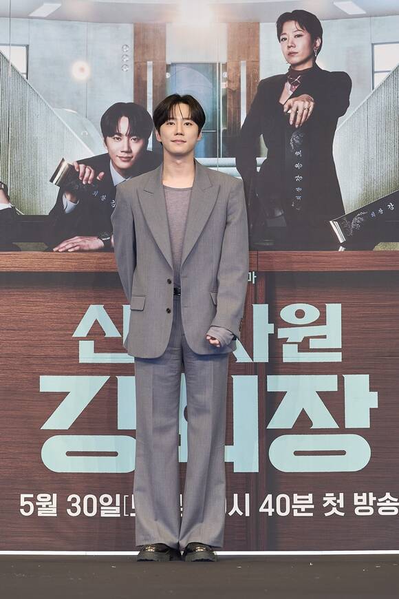 배우 이준영이 JTBC 토일드라마 '신입사원 강회장'으로 큰 사랑을 받고 있다. /JTBC