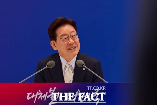 이재명 대통령이 13일 SNS를 통해 '여당과 야당 그리고 정치적 책임'이란 제목의 글을 게시하면서 여당인 더불어민주당을 향해 '책임의 언어'에 집중해야 한다고 전했다. /청와대