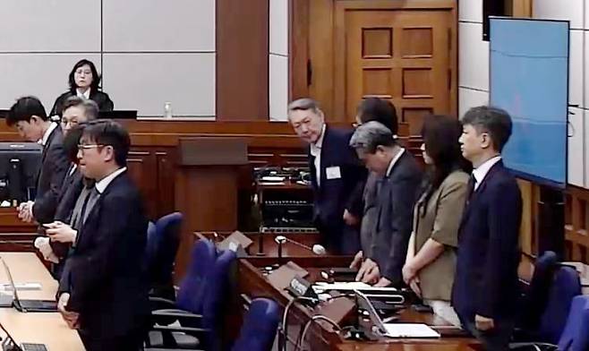 윤석열 전 대통령이 지난 12일 서울 서초구 서울중앙지법에서 열린 일반이적 및 직권남용권리행사방해 혐의 1심 선고 공판에 출석해 있다. /서울중앙지법