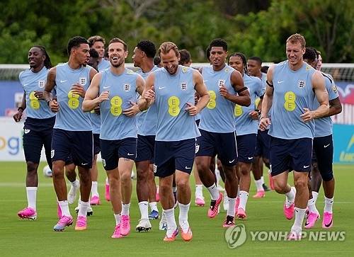 훈련하는 잉글랜드 축구 국가대표팀 선수들. [로이터=연합뉴스]