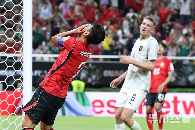 [사포판(멕시코)=뉴시스] 전신 기자 = 11일(현지 시간) 멕시코 과달라하라 스타디움에서 열린 2026 북중미 월드컵 조별리그 A조 대한민국과 체코의 경기에서 대한민국 손흥민이 골에 실패한 후 아쉬워하고 있다.  2026.06.12. photo1006@newsis.com