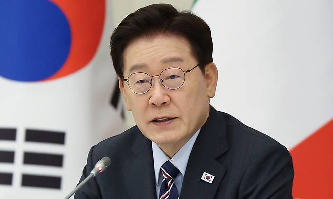 이재명 대통령이 12일(현지시간) 이탈리아 로마의 한 호텔에서 열린 비즈니스 라운드테이블에서 발언하고 있다. 연합뉴스