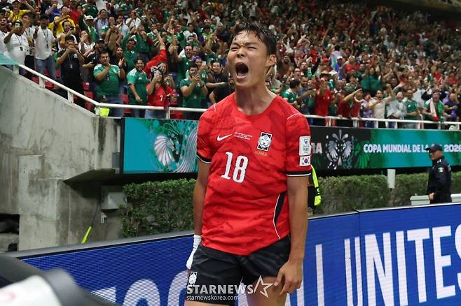 2026 북중미월드컵 A조 예선 대한민국-체코전이 12일(한국 시간) 멕시코 과달라하라 에스타디오 아크론에서 열렸다.  오현규가 역전골을 터트린 후 환호하고 있다. /사진=김진경 대기자
