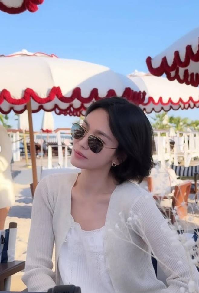 Actress Song Hye-kyo shared photos on her social media showing her enjoying some downtime with her colleagues after wrapping up filming in France. In the photos, Song Hye-kyo playfully asks a question to a male colleague who is shielding her from the sun with his hat, conveying the warm and friendly atmosphere on set. Song Hye-kyo is set to make her comeback this year with the Netflix series Slowly, Intensely.