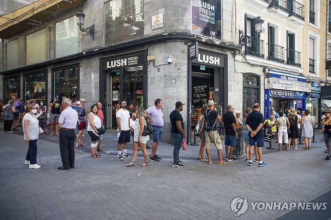 스페인 복권 판매점 앞의 긴 줄 ※ 기사 내용과 직접 관련 없음 [EPA=연합뉴스 자료사진. 재판매 및 DB 금지]