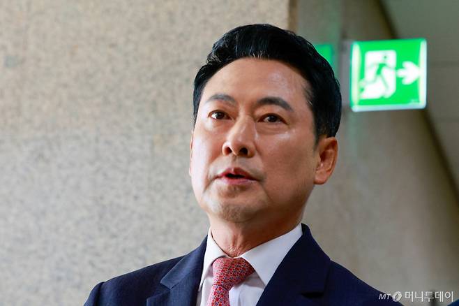(서울=뉴스1) 안은나 기자 = 장동혁 국민의힘 대표가 9일 오전 서울 여의도 국회에서 현안 관련 기자회견을 하기 위해 입장하고 있다. 2026.6.9/뉴스1 Copyright (C) 뉴스1. All rights reserved. 무단 전재 및 재배포, AI학습 이용 금지. /사진=(서울=뉴스1) 안은나 기자