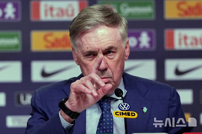[리우데자네이루=AP/뉴시스] 2026 국제축구연맹(FIFA) 북중미 월드컵을 앞둔 이탈리아 출신의 카를로 안첼로티 브라질 축구대표팀 감독. 2026.03.16.