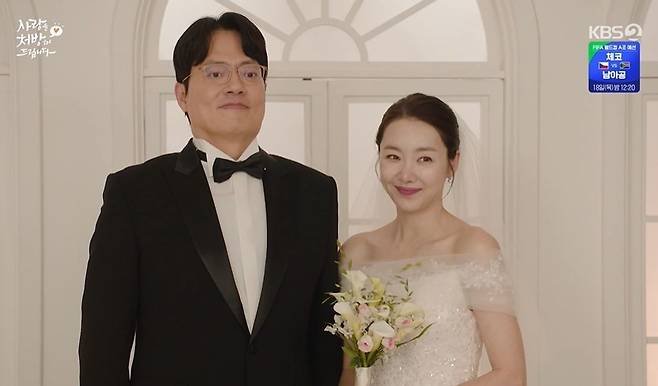 In the KBS 2TV drama *Prescription for Love*, Kim Seung-soo and Choi Dae-cheol were shown weeping uncontrollably upon seeing their father, Kim Chang-wan, who had disappeared 30 years ago. In the drama, Kim Chang-wan had been confined and abused by Jo Mi-hyang, and his family was deeply shocked and enraged upon learning this fact belatedly.Na Seon-hae broke down in tears upon confirming that Jo Mi-hyang had been abusing her husband, Gong Ki-cheol, while brothers Gong Jeong-eun and Gong Dae-han also shed tears out of guilt for failing to protect their father. As the police investigation closed in, Jo Mi-hyang attempted to flee, but Gong Ki-cheol made a dramatic escape and headed to the Onjeong Police Station.Gong Jeong-eun and Gong Dae-han heard singing coming from the police station and instinctively knew their father was alive. The two were reunited with their father, Kim Chang-wan, after 30 long years, creating a deeply moving scene.