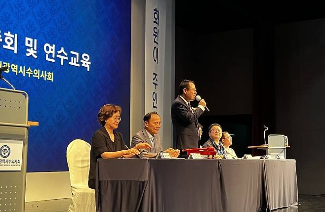 오보현 인천시수의사회 회장이 정기총회에서 발언하고 있다(회 제공). ⓒ 뉴스1