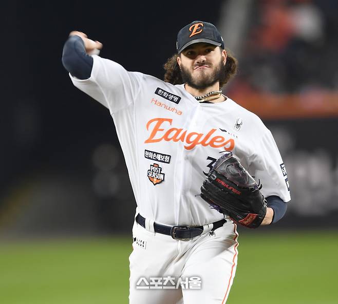 한화 선발투수 폰세가 29일 대전 한화생명볼파크에서 열린 2025 KBO 포스트시즌 한국시리즈 3차전 LG와 경기에서 역투하고 있다. 대전 | 최승섭기자 thunder@sportsseoul.com