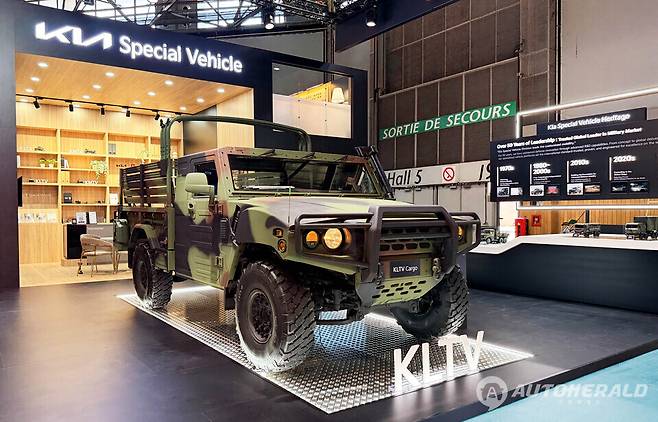 'Eurosatory 2026'에 전시된 소형 전술차(KLTV, Kia Light Tactical Vehicle) 2인용 카고 차량 (기아)