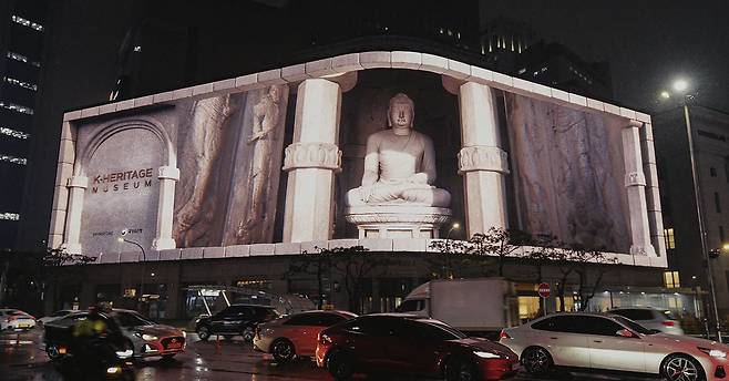문화유산기술연구소가 기획·제작한 명동 K-헤리티지 뮤지엄 석굴암 미디어파사드. [사진 문화유산기술연구소]
