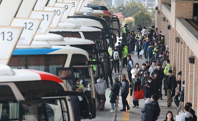 Travelers walk in the Express Bus Terminal in Seocho District, southern Seoul, on Feb. 15. YONHAP