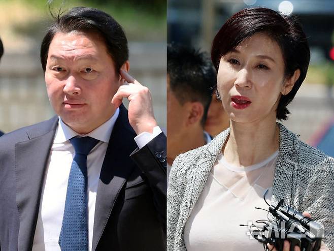 [서울=뉴시스] 조성우 기자 = 최태원(왼쪽) SK그룹 회장과 노소영 아트센터 나비 관장이 15일 서울 서초구 서울고등법원에서 열린 재산 분할 파기환송심 2차 조정 기일에 출석하고 있다. 2026.06.15. xconfind@newsis.com