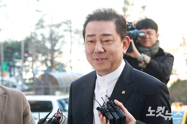 공천헌금 수수 등 13개 의혹에 휩싸인 김병기 무소속 의원. 류영주 기자