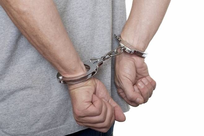 체포·수갑 자료사진. 사진은 기사 내용과 무관함. 123RF